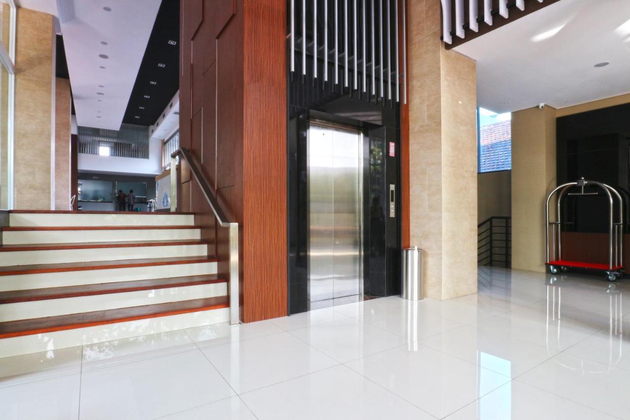 Kampioen Bed & Breakfast Bandung Exterior foto